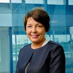 Portrett av smilende dame