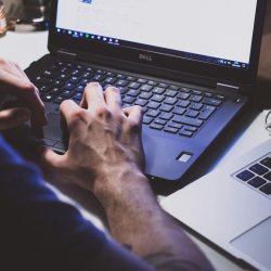 freestocks-computer-unsplash