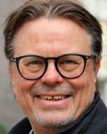 Portrett av smilende mann