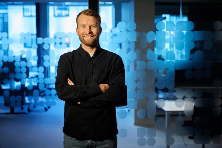 Portrett av smilende mann