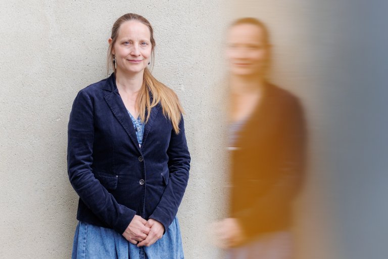 Portrettbilde av av dame i dressjakke